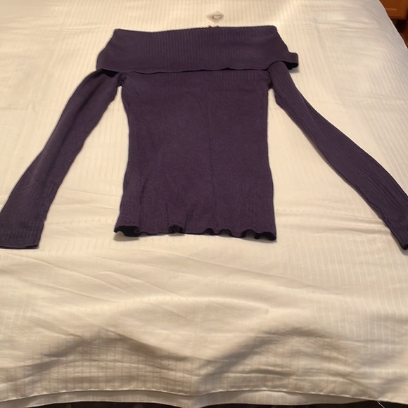 Jennifer Lopez off the shoulder/cowl neck navy blue sweater - Picture 4 of 4